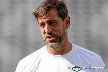 Aaron Rodgers Rejoins Jets Teammates Ahead of Sunday Night Game Vs Chiefs