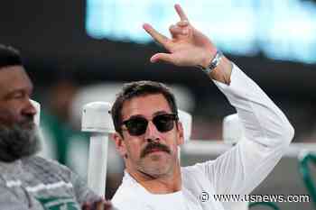 Aaron Rodgers Rejoins Jets Teammates for Sunday Night Game Vs. Chiefs