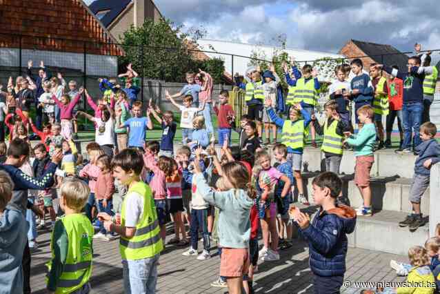 Serviceclub schenkt 250 veiligheidshesjes aan lokale jeugd
