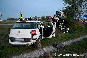 Drei Autos im Graben