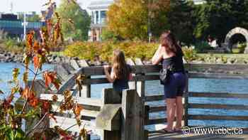 Early fall heat wave brings 30 C temperatures to Ontario, heat warnings to the province's northwest