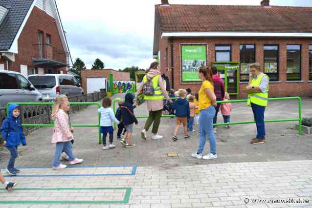 250-tal kinderen school geëvacueerd naar speelplein voor brandalarm, maar kunnen snel terug als blijkt dat het om technisch defect gaat