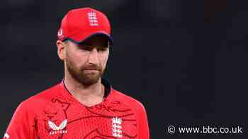 Richard Gleeson: England T20 international to leave Lancashire at end of contract