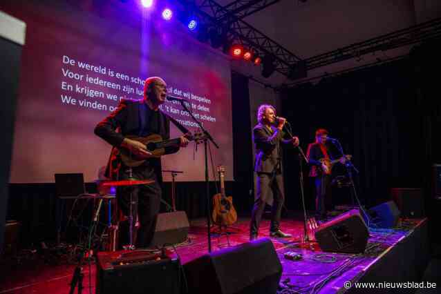 Nieuwkomers leren met ‘Oh dierbaar België’ al zingend Nederlands. “Wij zijn De Romeo’s van NT2”