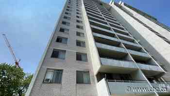 Hamilton considers phasing in heat bylaw starting with common cooling spaces, councillor says