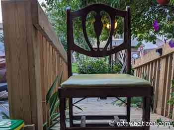 Antiques: Sleeper chair set has famous connection