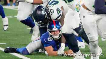 Cowboys' Micah Parsons defends Daniel Jones after QB absorbs 10 sacks in ugly loss, points to Giants' O-line