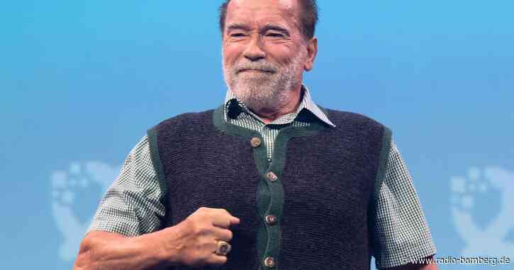 Schwarzenegger wirbt mit Schwert und Tieren für neues Buch