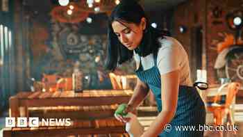 National living wage to rise to £11 an hour, Jeremy Hunt confirms