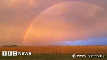 Double rainbow and lightning strikes caught on camera