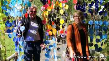 „Durch die Blume“: Germeringer Ateliertage begrüßen Gäste mit Kunstvorhang
