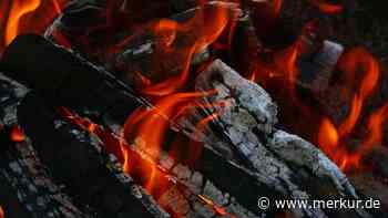 Feuerwehreinsatz und Anzeige wegen qualmendem Lagerfeuer