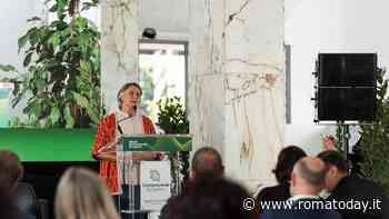 Rifiuti, Alfonsi all'Eur per raccontare gli sforzi di Ama. Le opposizioni abbandonano l'aula