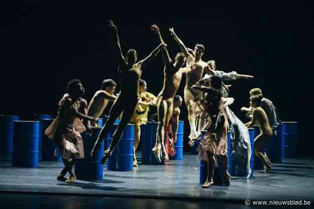 Ballet Klassieke dansers gaan loos op techno