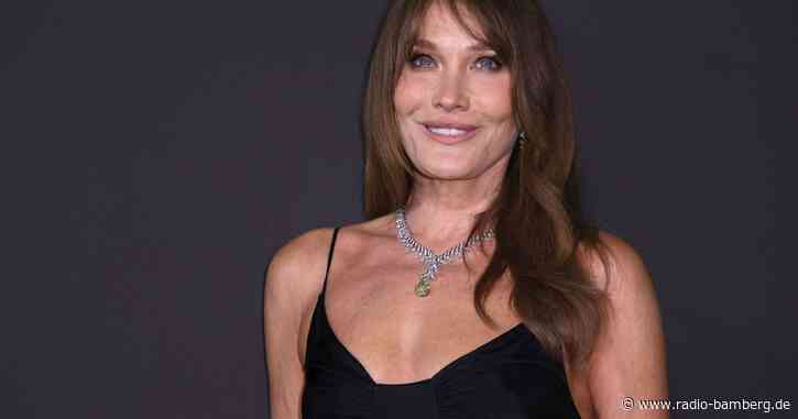Carla Bruni macht vergangene Brustkrebserkrankung öffentlich