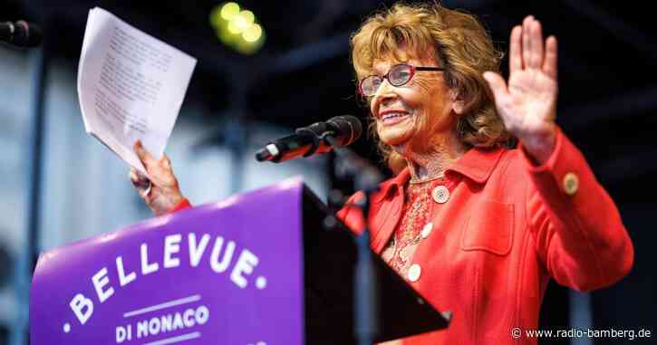 35.000 Demonstranten gehen gegen Rechts auf die Straße