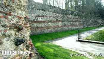 Kilns used to make bricks for Colchester's Roman wall found