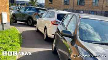 Bridgend: School-run parking row continues at Lon Derw