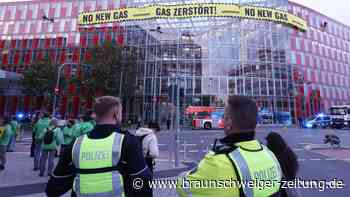 Greenpeace: Protest auf Uniper-Zentrale gegen Wal-Gefährdung