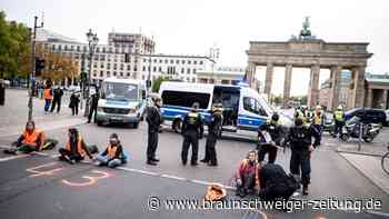 Blockade von Klimaaktivisten vor Brandenburger Tor