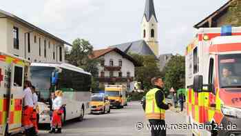 Schulbus-Unfall in Rohrdorf – Drei Kinder mit leichten Verletzungen