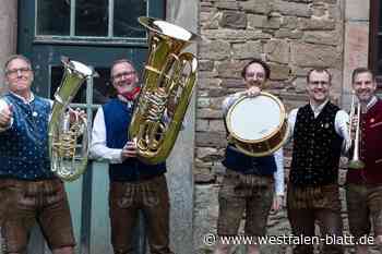 Blasmusik und Gaudi zum Abendmarkt