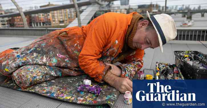 Artist who paints on chewing gum pleas to save his Millennium Bridge pieces