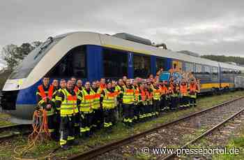 FW-KLE: Freiwillige Feuerwehr Bedburg-Hau übt in Regionalbahn