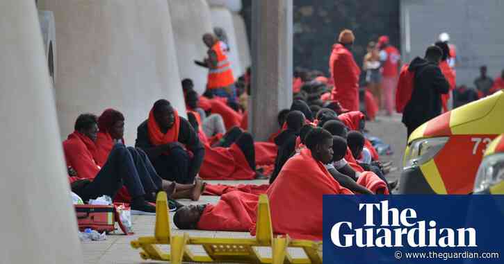 Boat carrying record 280 people from west Africa reaches Canaries