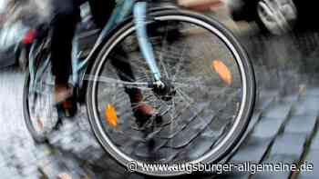 Zehnjähriges Kind wird von Radfahrer gerammt und muss ins Krankenhaus