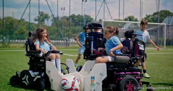 “Tutta un’altra Sma”, anche Fabio Caressa in campo per la campagna di Famiglie Sma: “Vi racconto una partita che non dimenticheremo”