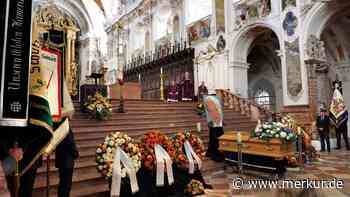 „Er war eine weltliche Eminenz“: Bewegender Abschied von Altlandrat Manfred Pointner