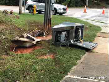 Car crashes into traffic light pole, causes power outages in Raleigh