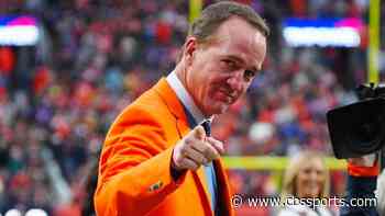 Peyton Manning, Terrell Davis coaching sons' middle school football team, have over 200 plays in playbook