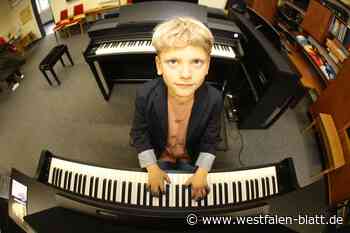 Sechs neue E-Pianos für die Musikschule Hüllhorst