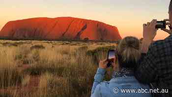 NT tourism minister says Australians have 'social responsibility' to visit NT as Uluru tourism struggles