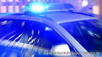 Peine: Auto kracht frontal in Autobahnbrücke