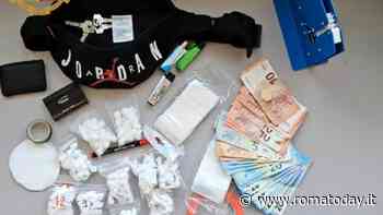 Tor Bella Monaca, la droga per lo spaccio nascosta nel passaruota dell'auto o nella sigaretta elettronica