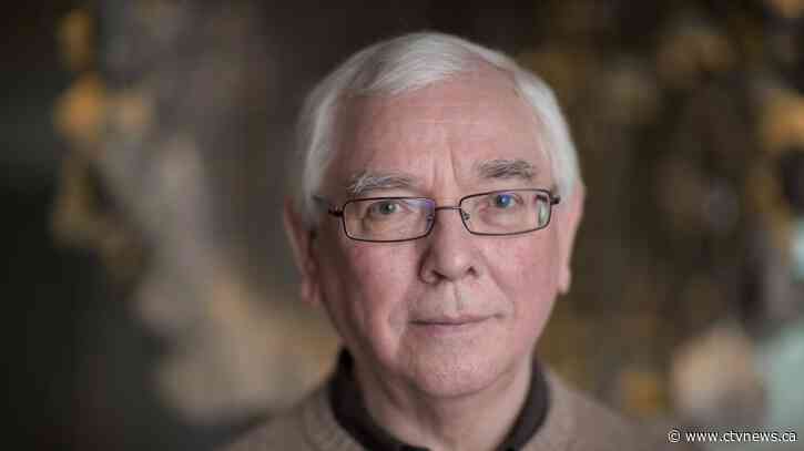Terence Davies, filmmaker of the lyrical 'Distant Voices, Still Lives,' dies at the age of 77