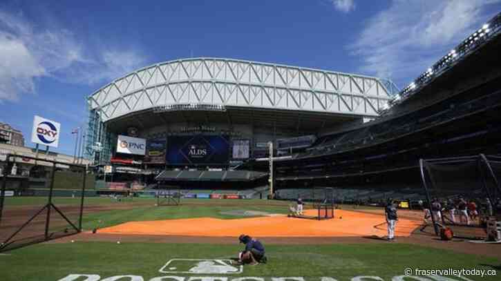 Minute Maid Park retractable roof open for Game 2 of Astros, Twins series