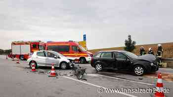 Beim Abbiegen auf B12: Audifahrer stößt bei Heldenstein mit Peugot zusammen