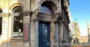 Man and woman 'stabbed' outside Hull Old Town bar