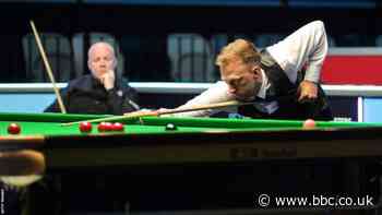 English Open: Judd Trump reaches final with comeback 6-5 win over John Higgins