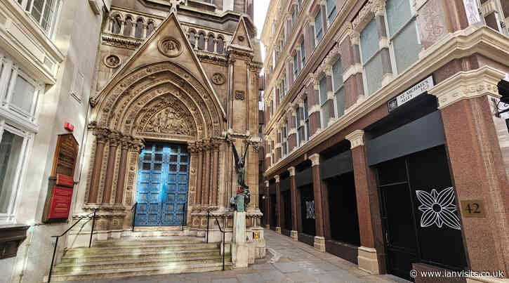 London’s Alleys: St Michael’s Alley, EC3