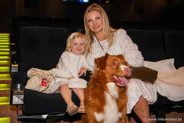 IN BEELD. Baasjes en hun viervoeters genieten sámen van film in bioscoop