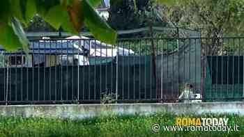 Brucia rifiuti speciali nel campo rom, in fiamme copertoni e materiali ingombranti