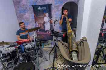 Nach dem gecancelten Konzert: Herforder Didgeridoo-Musiker im Friseursalon