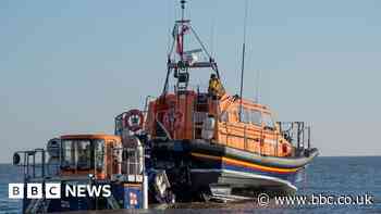 Bridlington: Paddleboarders rescued by lifeboat crew