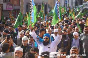 Thousands of Muslims throng streets for annual march