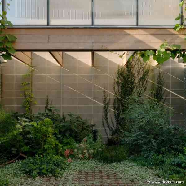 Architecture Architecture uses grey breeze blocks for Melbourne extension